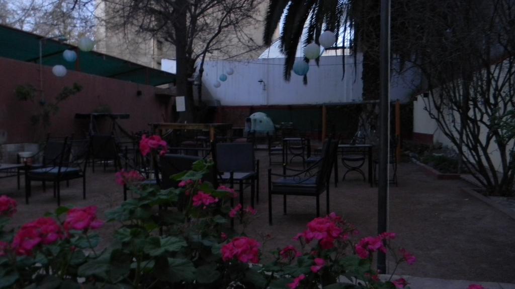 Punto Urbano Hostel Mendoza Luaran gambar