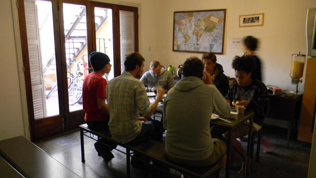 Punto Urbano Hostel Mendoza Luaran gambar