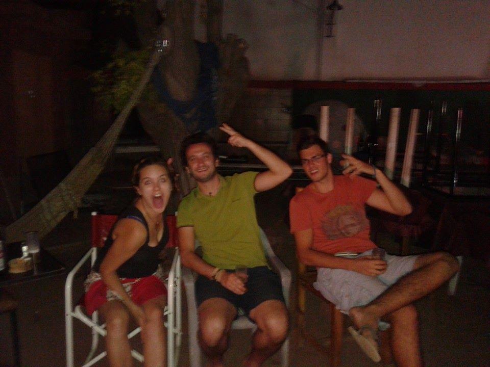 Punto Urbano Hostel Mendoza Luaran gambar