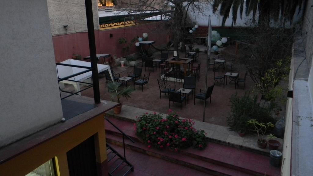 Punto Urbano Hostel Mendoza Luaran gambar