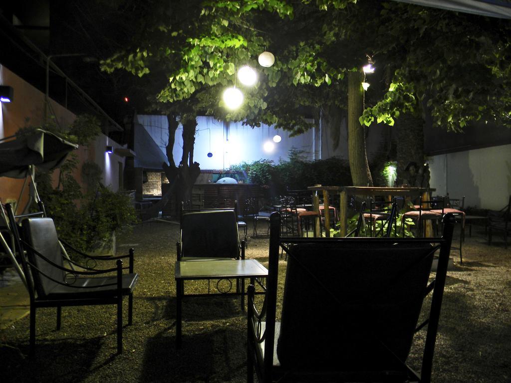 Punto Urbano Hostel Mendoza Luaran gambar